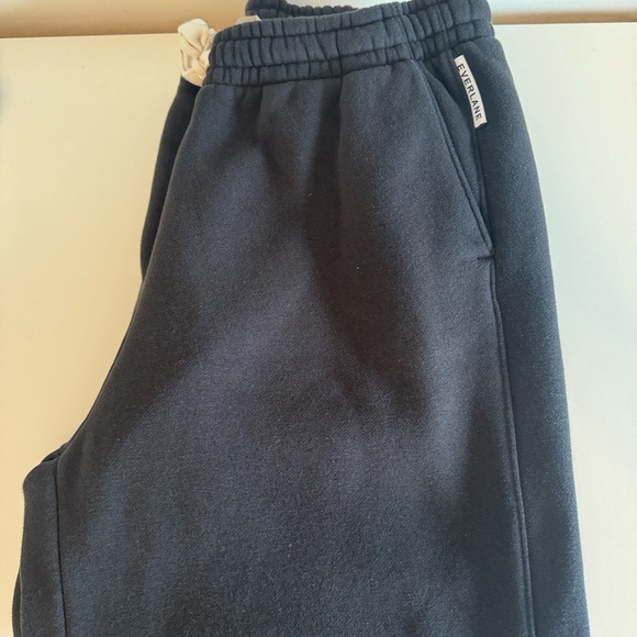 Everlane The Laid-Back Sweatpant in Black - Picture 2 of 2